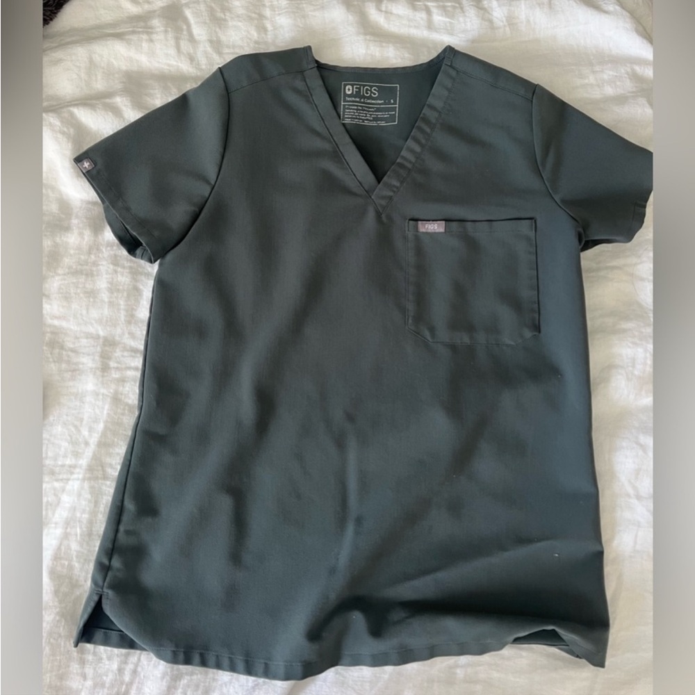 FIGS women’s Catarina Bonsai Green Scrub Top